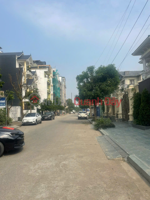 Owner needs to move house so selling land and giving away a villa located right on route 2 of Le Hong Phong street _0