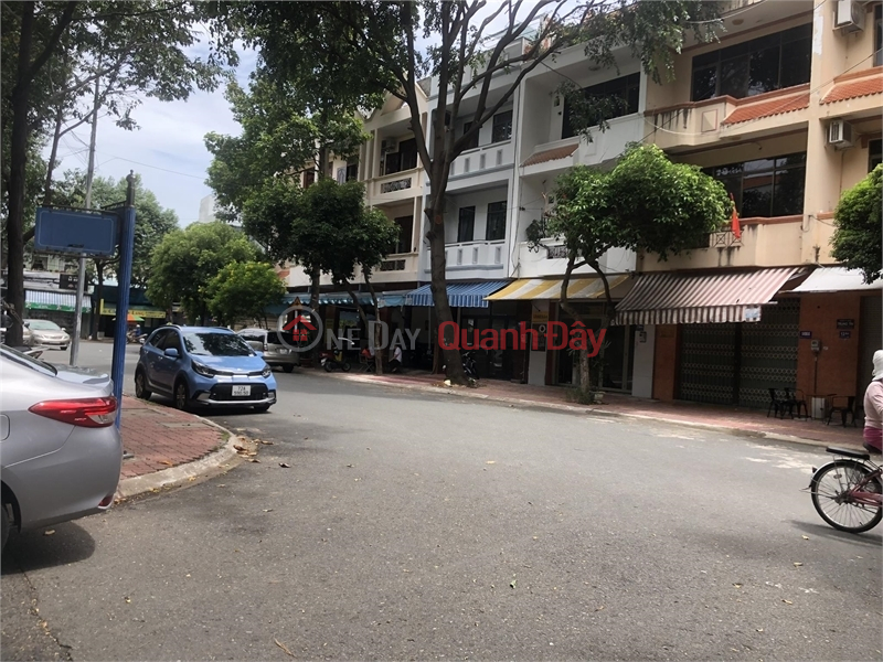 Property Search Vietnam | OneDay | Retail, Rental Listings, Space for rent in Nguyen Thai Hoc shopping mall, p7, city with clean glass room