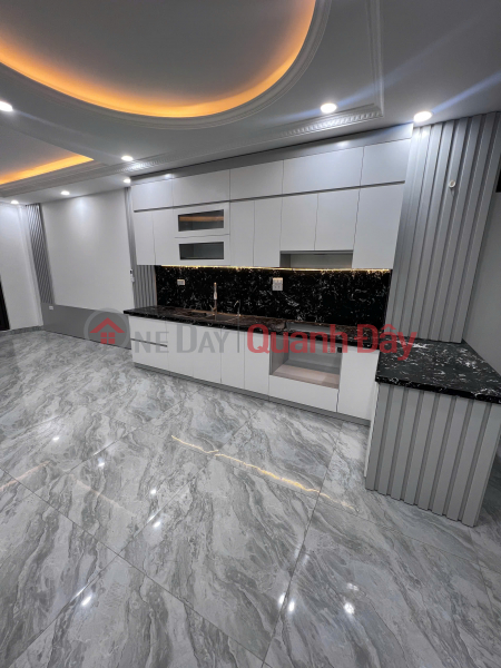 House for rent on Cu Chinh Lan Street, 6 floors x 45m2, open floor Rental Listings