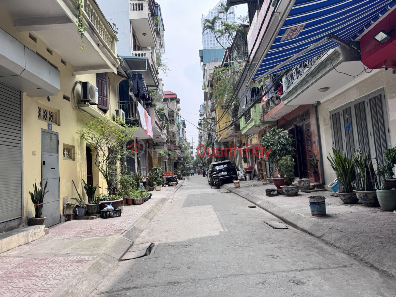 House on Huynh Thuc Khang street, 5 floors, car access, sidewalk, top business Sales Listings