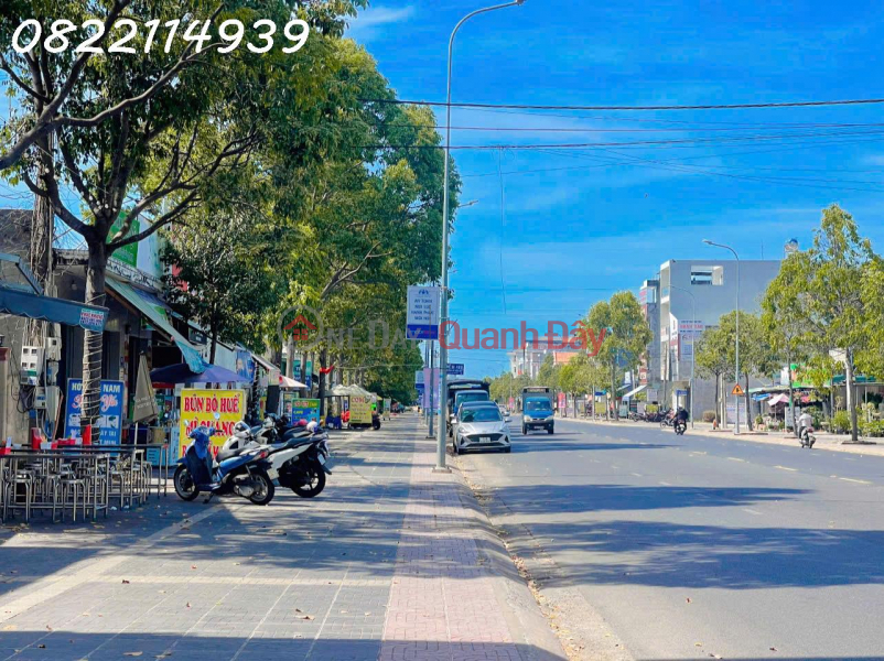 đ 58.8 Billion | Owner selling at a loss a prime property on Vo Van Kiet street, right next to the hospital and the Provincial People's Committee, 920m2.