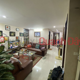 House for sale on Le Dai Hanh street, 30m2, 4 floors, 4.2m frontage, 10.4 billion VND, wide alley allowing motorbikes to turn around. _0