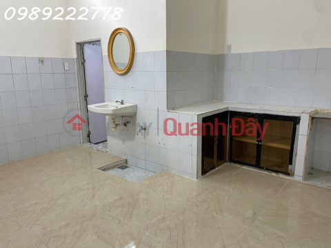 RẺ NHẤT QUẬN 1 3 BƯỚC HXH THÔNG - SAU LƯNG CĂN MẶT TIỀN - 5X13M - CN 61.9m - 2 TẦNG - 3PN _0