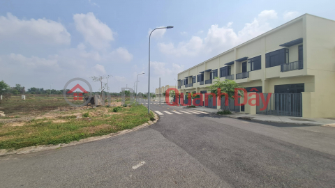 Townhouse with ready title deed, adjacent to international hospital, priced at only 2.1 billion VND. _0