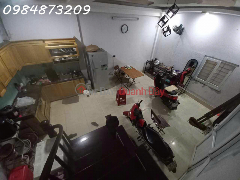 Owner rents out entire house - Address: house in lane 426 Duong Lang, Dong Da, Hanoi Rental Listings