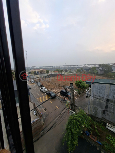 đ 4.35 Billion, OWNER selling quickly a newly built 3-story house - Fully furnished - View of the park and Thang Long Bridge