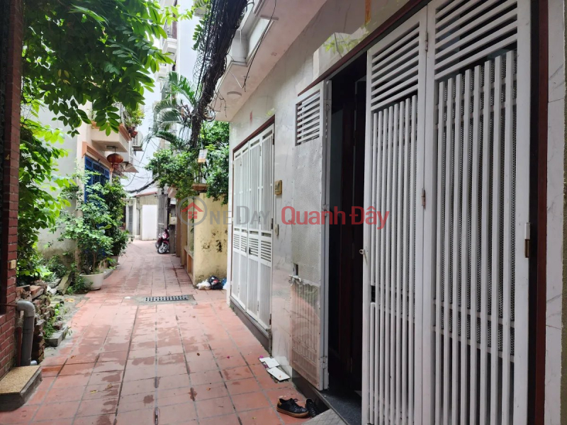 đ 6.1 Billion, Nguyen Van Cu townhouse for sale, 37m2, 5 floors, 3.5m frontage, 6.1 billion Long Bien. Near Street, near car.