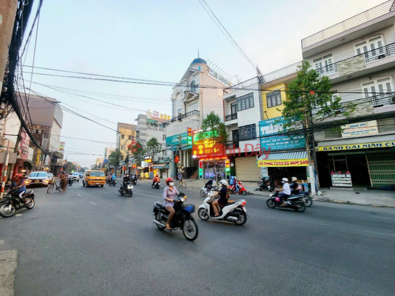 Bán nhà lầu MẶT TIỀN Phạm Văn Thuận, 160m2, đối diện chợ Tân Mai chỉ 16 tỷ Niêm yết bán
