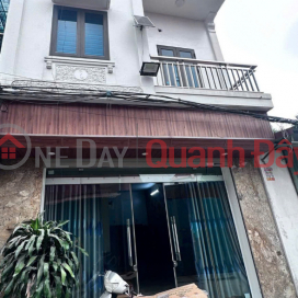 Due to a job transfer to the South, the family needs to sell their house in Khoai Chau town, Hung Yen province. _0