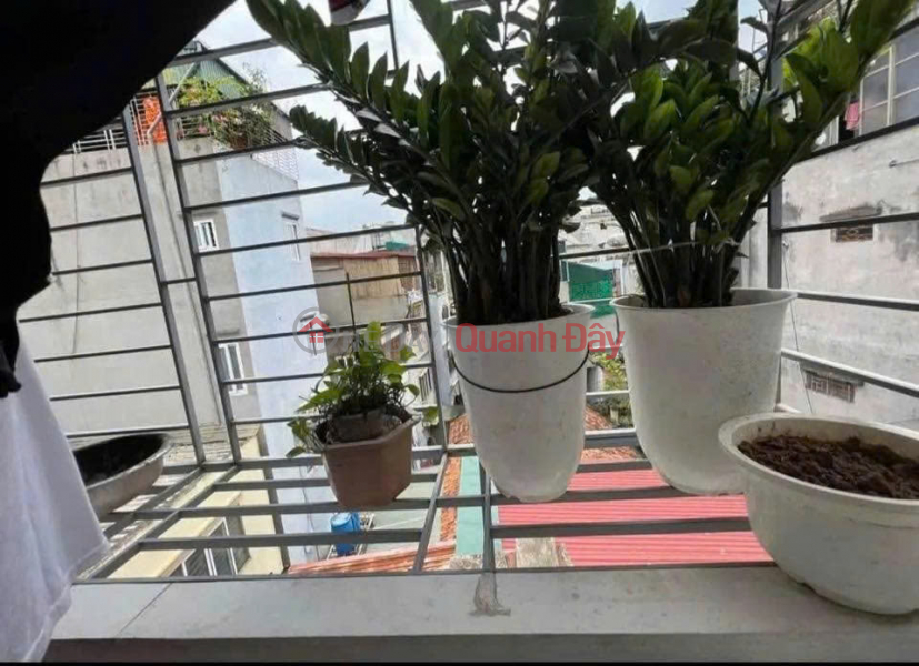 đ 9.5 Million/ month, CC needs to rent out a house on Nguyen Luong Bang street, 5 floors x 30m2, 3 bedrooms with en-suite bathrooms, suitable for living or small business.