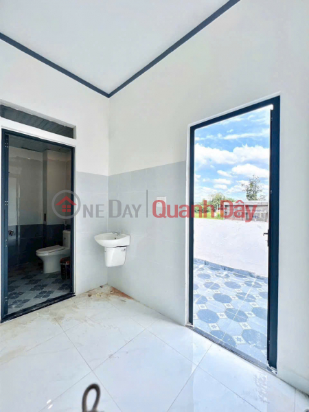 Selling a 5x18 meter house with separate title deed right next to Binh Loi market for only 1.78 billion VND (negotiable). Sales Listings