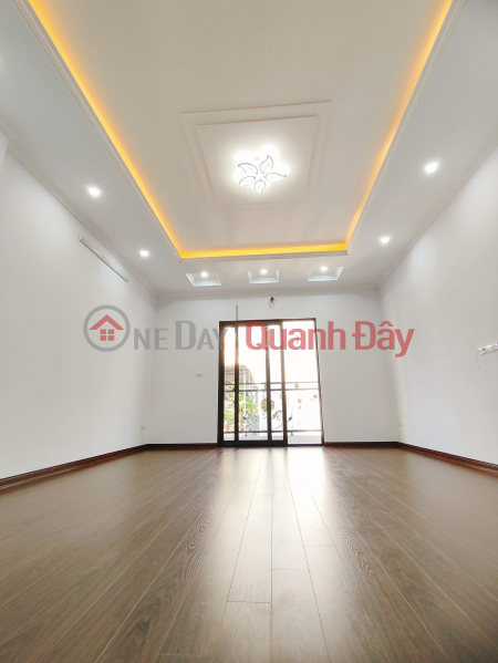 Property Search Vietnam | OneDay | Residential | Sales Listings | House for sale 60m2 Tu Lien street, Tay Ho Cars parked at the door Waiting for the elevator 7.4 Billion VND