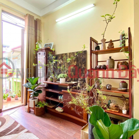 HOANG HOA THANH BEAUTIFUL HOUSE AVAILABLE IN LIGHT SQUARE 40M 3TY3 _0