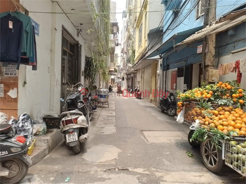 Commercial space for rent in Thai Thinh alley corner lot, MT 5.5m, price 8 million\\/month Rental Listings