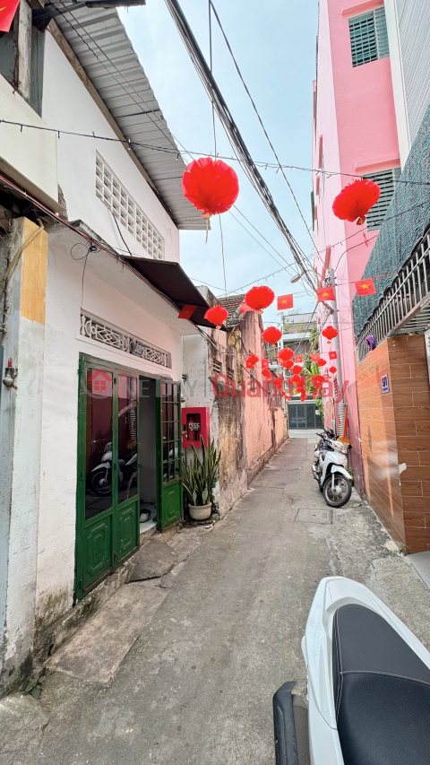 OWNER WANTS TO SELL HOUSE LOCATED IN THE CITY CENTER, CHESSBOARD AREA, ALLEY CONNECTING TO MAC DINH CHI STREET, NHA TRANG. _0