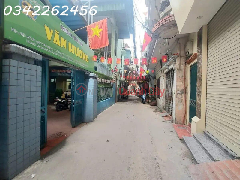 đ 6.8 Billion | Townhouse for sale in Ton Duc Thang, Dong Da, 5-storey new house, fully furnished, car included, about 6 billion.
