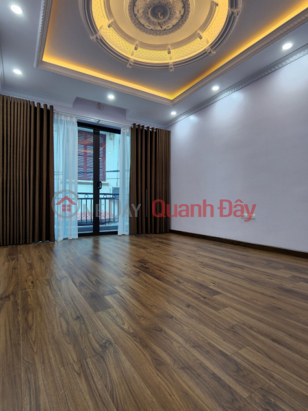 Bán nhà 83m2 phố Nguyễn Văn Cừ Gara Ô tô tránh Thang máy Nhập Nội thất Cao cấp Giá 12.1 Tỷ Niêm yết bán