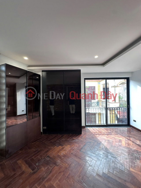 NEW NAHF CORNER LOT, 3 CARS CAN ENTER THE HOUSE, Nguyen Van Cu Street, 45m2 X 5 floors, 14 billion Long Bien. Vietnam | Sales đ 14 Billion