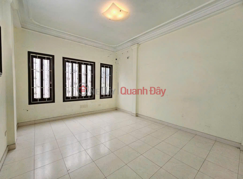 HOUSE FOR SALE ON NGUYEN CHI THANH, BEAUTIFUL HOUSE, DIVIDED IN LOT, 2 AIR WINDS, CAR PARKING AT DOOR, OFFICE BUSINESS - 5 FLOORS x 45M2, 15.7 Billion Vietnam, Sales, đ 15.7 Billion