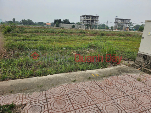 PRIME LAND FOR SALE AT A GOOD PRICE. Plot of land in Duc Hoa Town, Duc Hoa District, Long An Province. _0