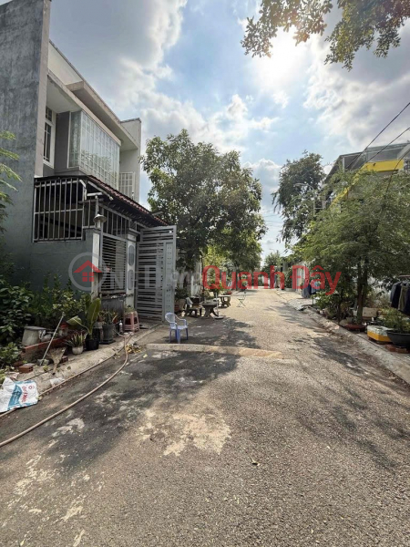 BEAUTIFUL HOUSE – GREAT PRICE – OWNER URGENTLY SELLING HOUSE Located in Xuan Thoi Son Commune, former Hoc Mon District, Ho Chi Minh City Sales Listings