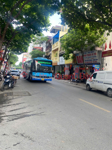 House for rent on Hang Ma street, 47m x 5 floors, corner plot. Rental Listings
