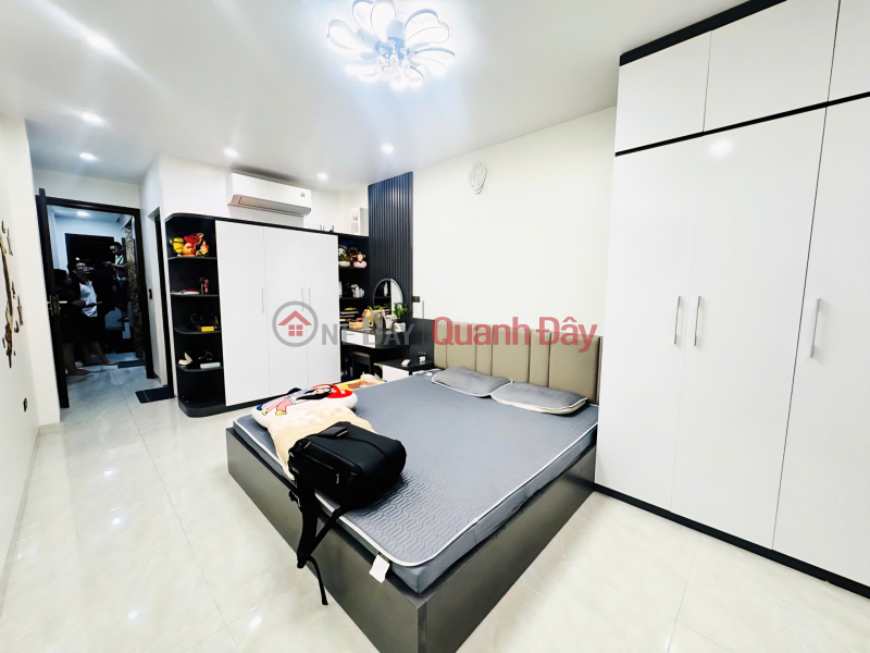 Corner lot on Hoang Hoa Tham, 2 open sides, 10m to car - 11 billion Sales Listings