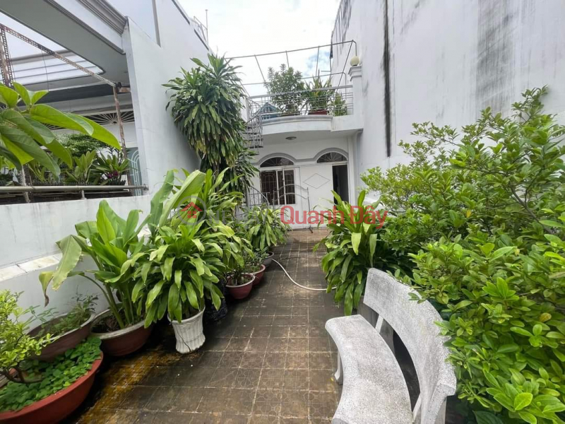 đ 6.9 Billion House for sale on Tan Hoa Dong street, adjacent to District 6 - 8m clear plastic alley, close to the front - 4mx17m - price 6.9 billion