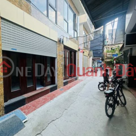 CAR PARKING AT THE DOOR - NEW HOUSE - 6 FLOORS WITH ELEVATOR - 2 BRIGHT AND AIRY - 7-SEAT CARS CAN RUN AROUND - 70M FROM THE HOUSE, ALLEY _0