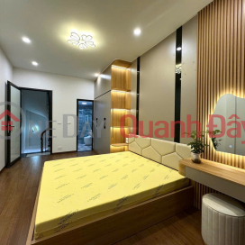 Beautiful house for sale Ton Duc Thang, CENTER, GOOD LOCATION, BA GAC ALLEY, 30\/35m2 nearly 7 billion _0