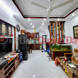 Bán nhà Trương Định 30m x 5 tầng ngõ xe ba gác gần phố 50m _0