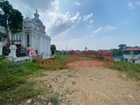 SUBURBAN RESORT WITH STREET FRONTAGE AND LAKE VIEW _0