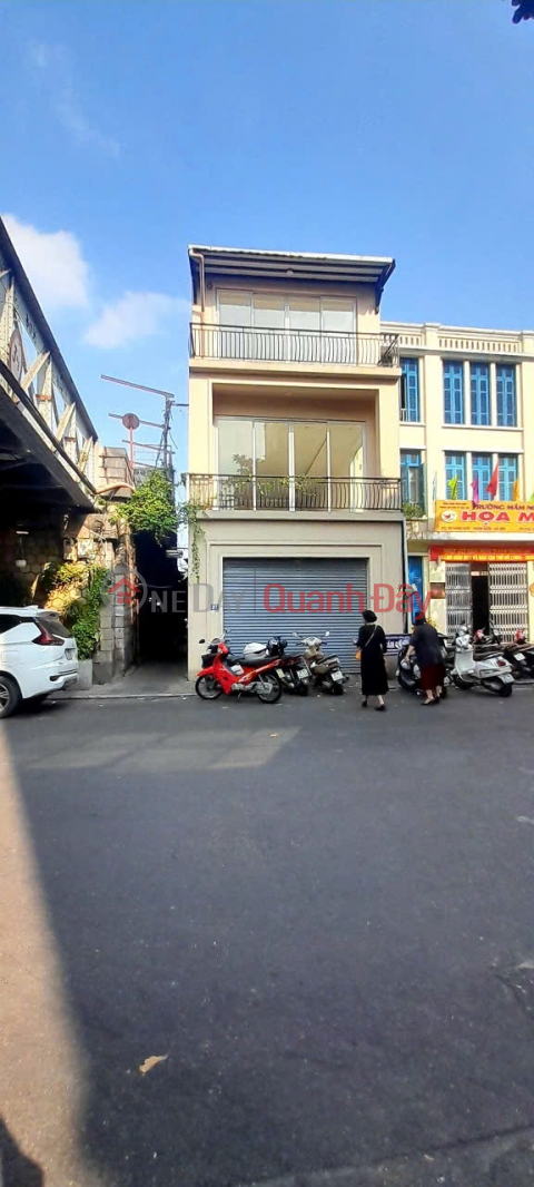 House for rent at 37 Hang Giay, area 108m2 x 3 floors, next to Dong Xuan market, convenient for many types of business. _0