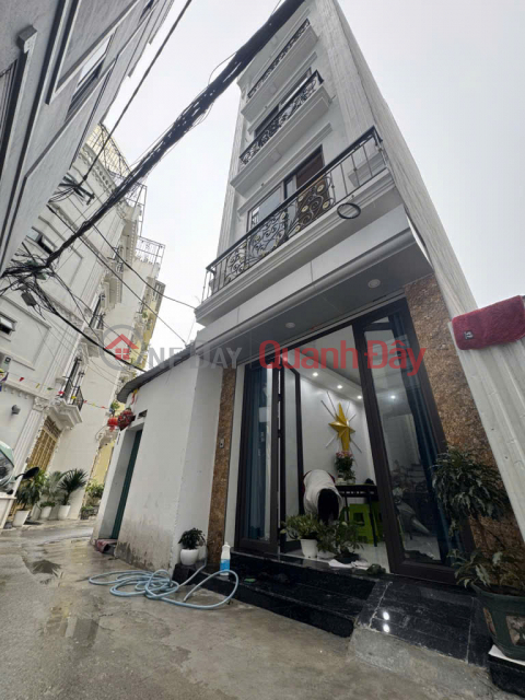 House for sale in Bac Tu Liem, car parking available, 5 floors, area 30m2, price 6.3 billion VND (negotiable). _0