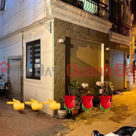 Nhà mới đẹp,Bồ Đề 34m2, 5 tầng, mặt tiền 6.2m,4.1 tỷ.full nội thất. _0