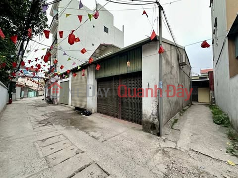 Wide alley frontage, 30m from Dai Cat street, car park around the house. _0
