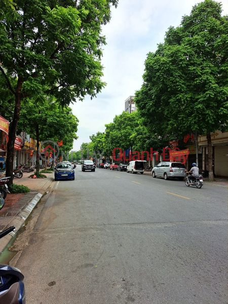 ₫ 3.3 Billion Selling level 4 house on Co Linh Street, corner lot near AEOL supermarket, 55m frontage 4.8m, price 3.3 billion