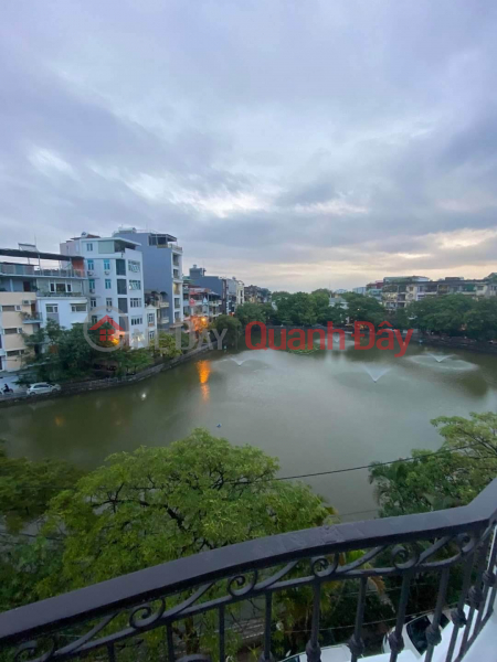 đ 14 Billion Sell beautiful house Vo Thi Sau, area 60m2, lake front house or side business for 14 billion.