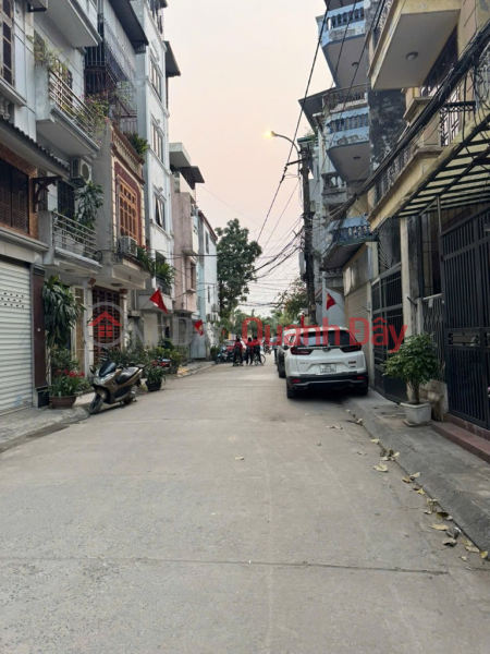 House for sale in Gia Quat, front of alley, car-friendly, avoid business, 51m x 4 floors, price 11.4 billion, negotiable. Contact 0936123469 Sales Listings
