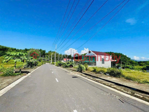 Land lot for sale right at Khanh Vinh Shopping Center. PRICE 880 MILLION _0