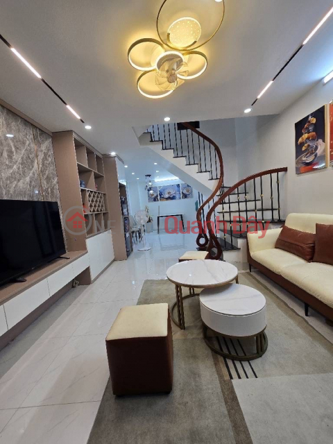 HOÀNG HOA THÁM 45M,4 NGỦ GIÁ 8,1 TỶ,FULL NỘI THẤT,NGÕ THÔNG,NỞ HẬU ĐẸP _0