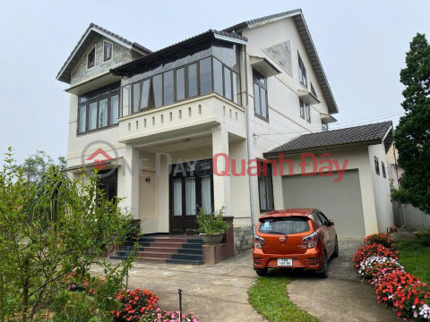 Villa with garden and parking space for rent on Nguyen An Ninh Street, Da Lat City. _0