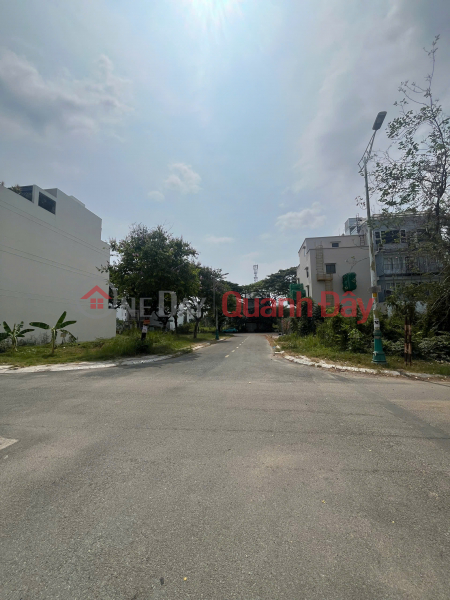 Selling a corner plot with two street frontages in the old Thu Thiem Villa residential area, District 2, at a good price – a rare opportunity. Vietnam Sales | đ 84 Billion
