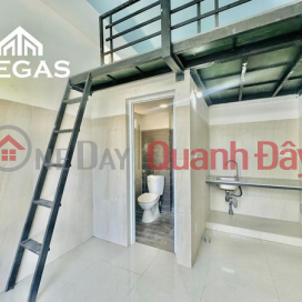 Duplex apartment with high balcony, airy windows right on Hoang Hoa Tham street _0