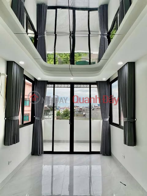 BIG ALLEY AS STREET - VIP INTERIOR - BUSY FOOTBALL SIDEWALK - 7 FLOORS WITH ELEVATOR - CONVENIENT ELECTRICAL SYSTEM _0