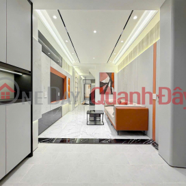 Nhà cạnh Vincom Quận 7, đầy đủ nội thất, 5.7 tỷ, dân kín _0