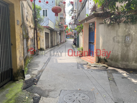 Land for sale on Ngo Gia Tu street, 131m², corner plot, can be subdivided, price just over 9 billion VND (negotiable). _0