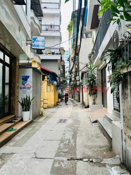 Owner sells private house on Giap Bat street, facing Thong alley. 45m × 6 floors. Registration number for cars to enter the house. Only 12 billion 3 Sales Listings