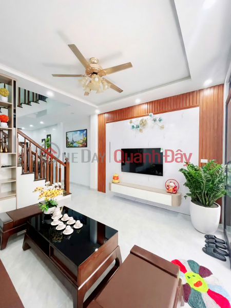 House for sale in Hoang Hoa Tham, car-friendly alley, near the street, 44m² x 5 floors, over 14 billion Sales Listings