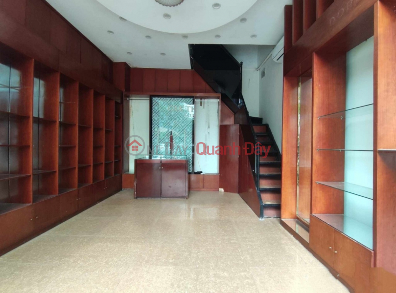 Whole house for rent on Nui Truc Street, Ba Dinh, 35m2, 2 floors, 4.5m frontage, fully furnished 21 million\\/month Rental Listings